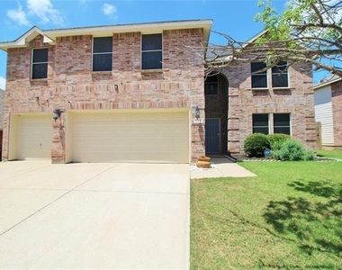 928 Oakcrest Drive - Photo Thumbnail 1