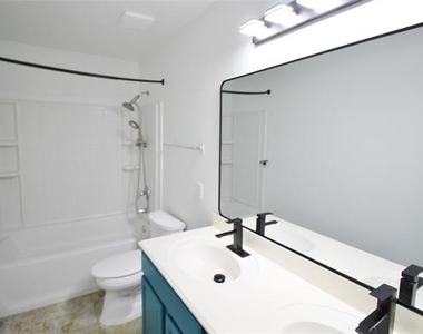 928 Oakcrest Drive - Photo Thumbnail 29