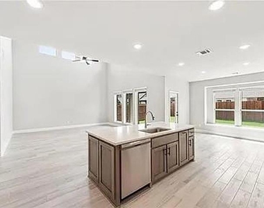 1012 Ridgehurst Road - Photo Thumbnail 5