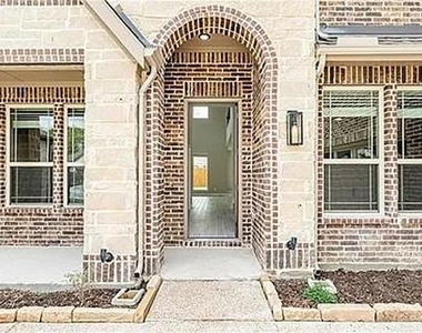 1012 Ridgehurst Road - Photo Thumbnail 2