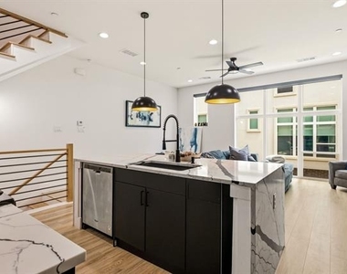 2102 N Prairie Avenue - Photo Thumbnail 11