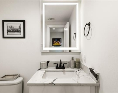 2102 N Prairie Avenue - Photo Thumbnail 12