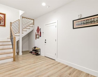 2102 N Prairie Avenue - Photo Thumbnail 4