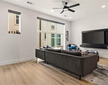 2102 N Prairie Avenue - Photo Thumbnail 5