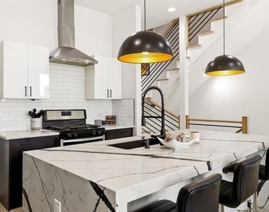 2102 N Prairie Avenue - Photo Thumbnail 9