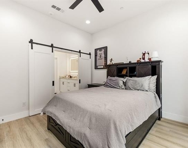 2102 N Prairie Avenue - Photo Thumbnail 16