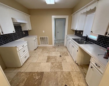 642 N Love Street - Photo Thumbnail 8