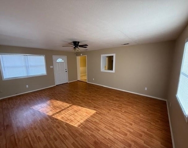 642 N Love Street - Photo Thumbnail 7