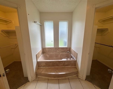 1940 Willow Vale Drive - Photo Thumbnail 14