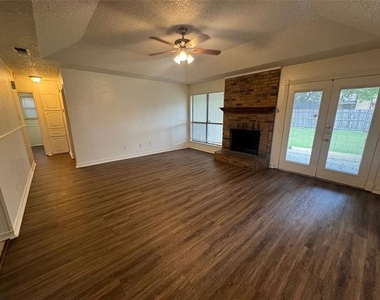 1940 Willow Vale Drive - Photo Thumbnail 5