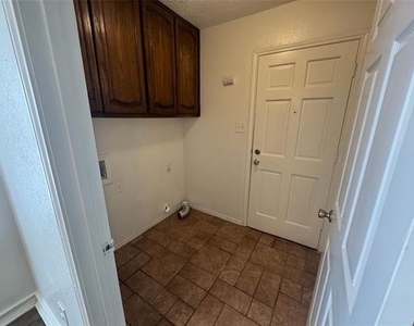 1940 Willow Vale Drive - Photo Thumbnail 9