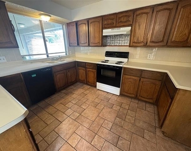 1940 Willow Vale Drive - Photo Thumbnail 3