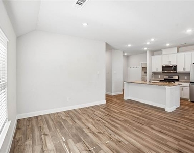 317 Fire Rock Drive - Photo Thumbnail 7