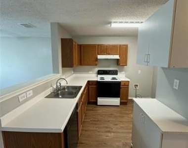 1805 Brookwood Drive - Photo Thumbnail 3