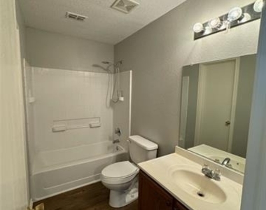 1805 Brookwood Drive - Photo Thumbnail 4