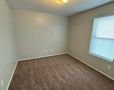 1805 Brookwood Drive - Photo Thumbnail 6