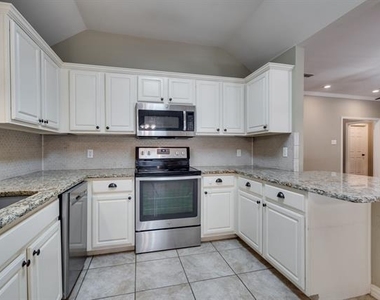 1001 Porter Place - Photo Thumbnail 13