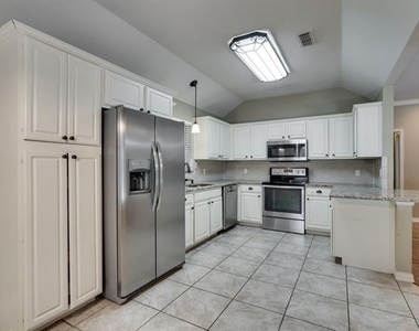 1001 Porter Place - Photo Thumbnail 10