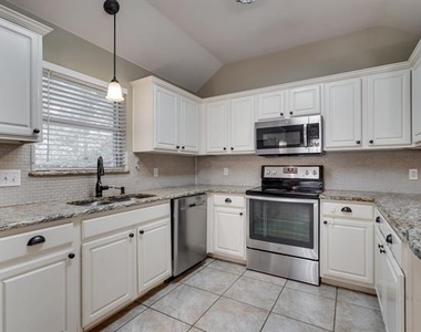 1001 Porter Place - Photo Thumbnail 9