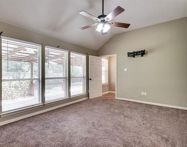 1001 Porter Place - Photo Thumbnail 15
