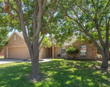 1001 Porter Place - Photo Thumbnail 2
