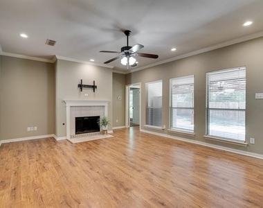 1001 Porter Place - Photo Thumbnail 7