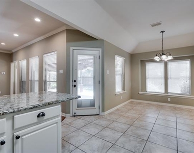 1001 Porter Place - Photo Thumbnail 11