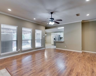 1001 Porter Place - Photo Thumbnail 4