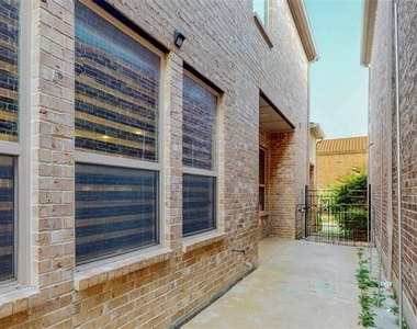 123 Palacio Street - Photo Thumbnail 36