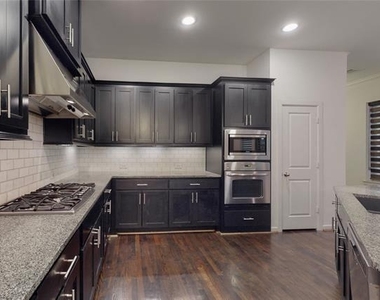 123 Palacio Street - Photo Thumbnail 11