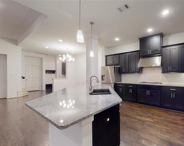 123 Palacio Street - Photo Thumbnail 9
