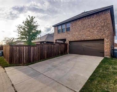 2416 Evening Stone Drive - Photo Thumbnail 12