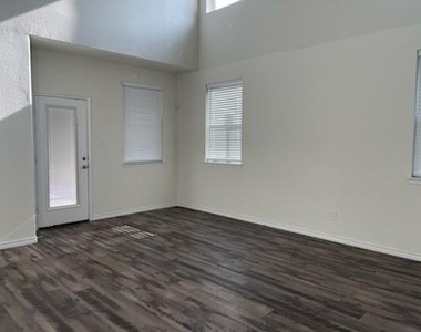 2416 Evening Stone Drive - Photo Thumbnail 10