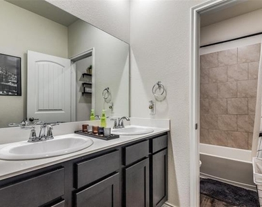 2416 Evening Stone Drive - Photo Thumbnail 21