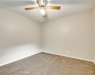 6108 Paradise Drive - Photo Thumbnail 11