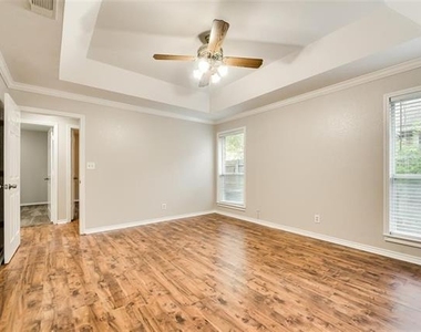 6108 Paradise Drive - Photo Thumbnail 8
