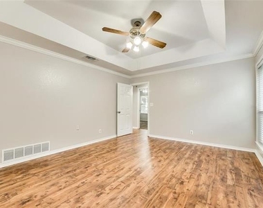 6108 Paradise Drive - Photo Thumbnail 7