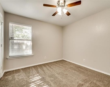 6108 Paradise Drive - Photo Thumbnail 16