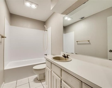 6108 Paradise Drive - Photo Thumbnail 13