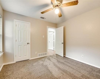 6108 Paradise Drive - Photo Thumbnail 12