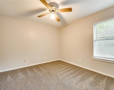 6108 Paradise Drive - Photo Thumbnail 15