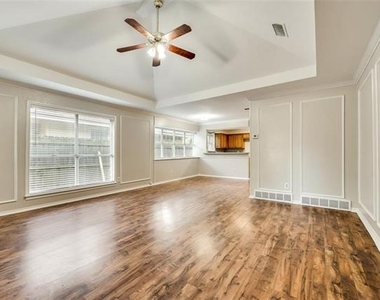 6108 Paradise Drive - Photo Thumbnail 3