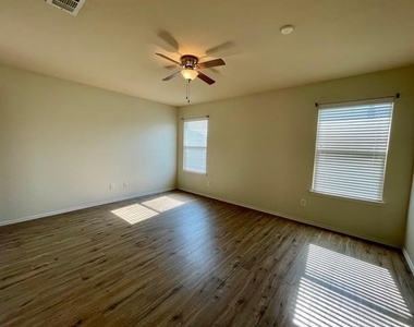 12737 Northern Pine Drive - Photo Thumbnail 9