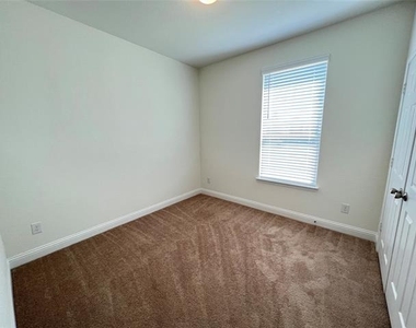 2605 Warren Lane - Photo Thumbnail 1
