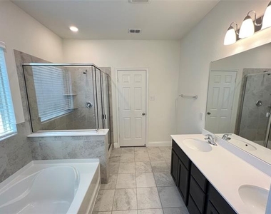 2605 Warren Lane - Photo Thumbnail 12