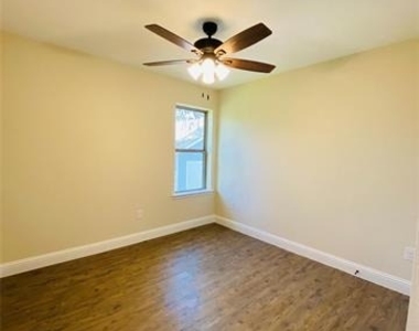 312 W Heron Street - Photo Thumbnail 7