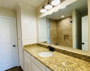 312 W Heron Street - Photo Thumbnail 11