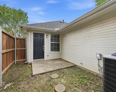 906 W Houston Street - Photo Thumbnail 20
