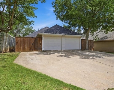 906 W Houston Street - Photo Thumbnail 21