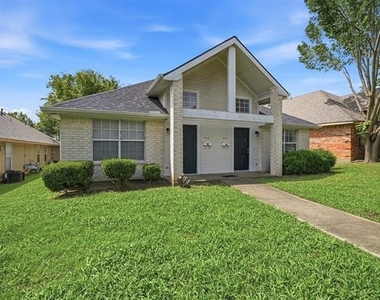 906 W Houston Street - Photo Thumbnail 2